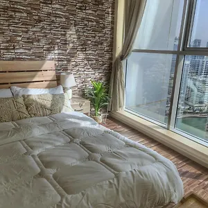 Green Sky Holiday With Shared Kitchen And Lounge Homestay